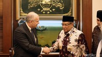 Joseph R Donovan mengenalkan diri lantaran baru menjabat sejak November tahun lalu.
