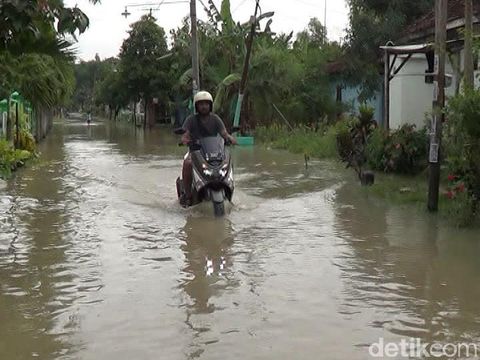 Hujan sejak Rabu sore membuat beberapa kawasan banjir