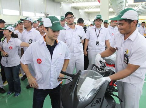 Marquez dan Pedrosa Lihat-lihat Produksi Honda CBR250RR
