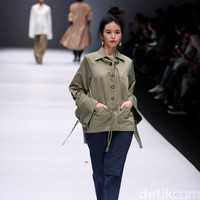 Koleksi IKYK for Korean Cultural mengusung tema Urban di Jakarta Fashion Week 2017. Senayan City. Jakarta. [Foto: Mohammad Abduh/Wolipop]