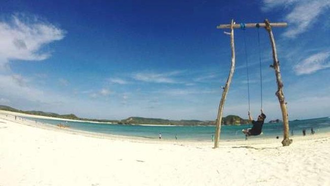 Bersantai di 6 Pantai Cantik Kawasan Mandalika, Lombok
