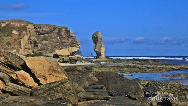 Batu Payung yang Ambruk di Mandalika, Umurnya 10 Juta Tahun