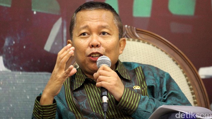 Asrul Sani merupakan politisi PPP. Dia juga anggota Komisi III DPR.