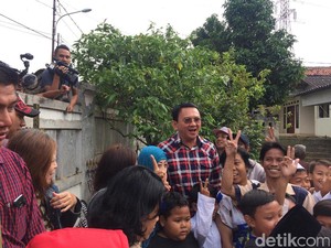 Temui Warga di Cipayung, Ahok: Aku Enggak Kampanye Kok