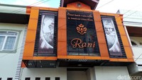 Foto: Kain batik ini bisa traveler dapatkan di Galeri Batik Tabir Rini yang terletak di Jalan Hangtuah No 70 B, Pekanbaru, Riau. Galeri ini punya aneka koleksi batik yang bisa traveler jadikan buah tangan bila liburan ke Pekanbaru (Wahyu/detikTravel)