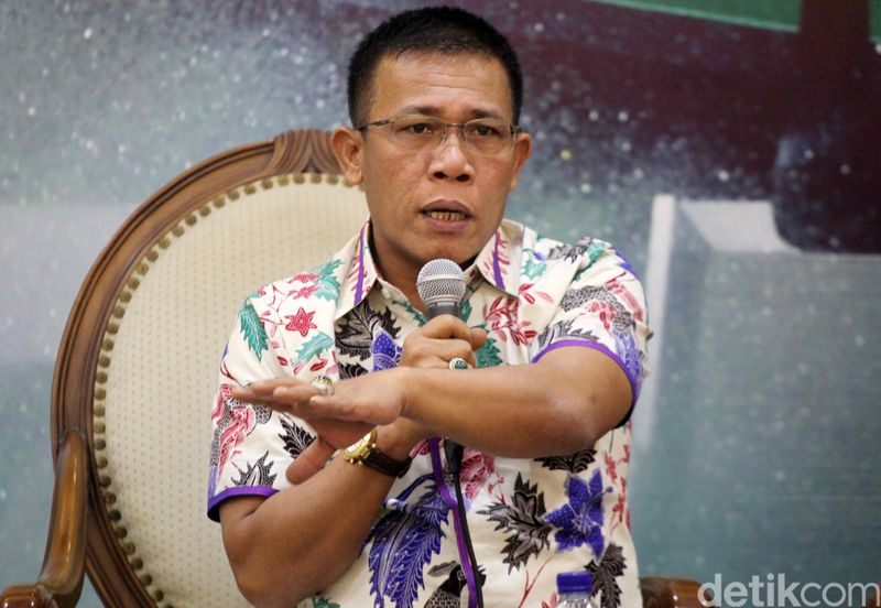 Masinton Pasaribu adalah politikus PDIP. Pria kelahiran Sibolga 11 Februari 1971 itu juga anggota Komisi III DPR.