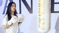 Ia tampak bersiap-siap dengan sarung tinju dan sandsack. Pool/Ismail/detikFoto.