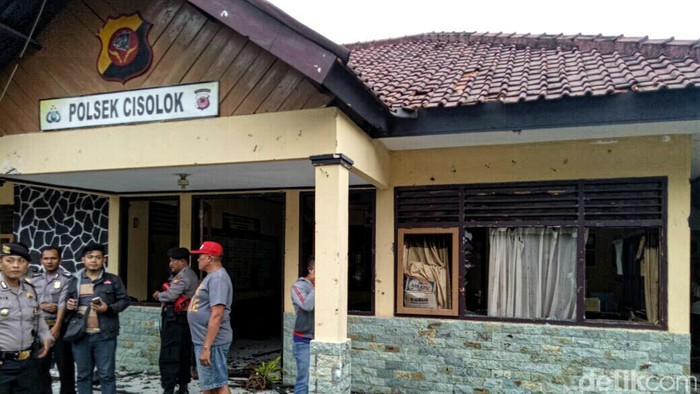 6 Orang Menyerahkan Diri Terkait Perusakan Mapolsek Cisolok