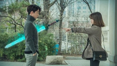Tiru Adegan Drakor Goblin, Pasangan Ini Tenar di Instagram