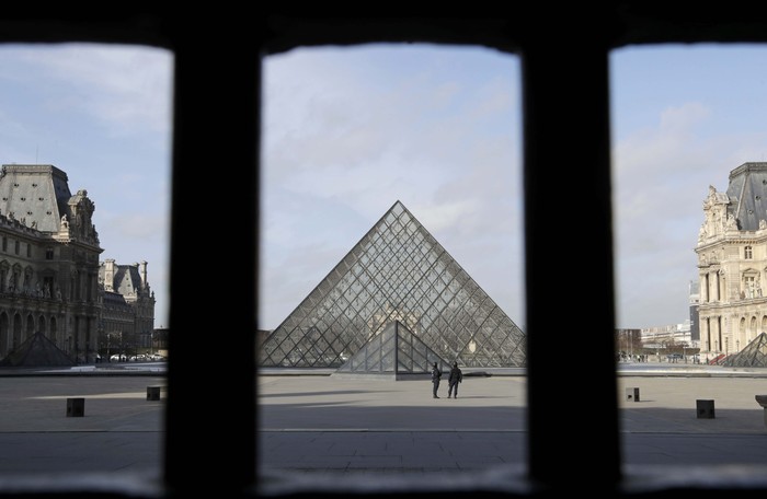 Mulai Diperiksa, Pelaku Serangan di Museum Louvre Tolak Berbicara