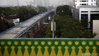 Jalur Transjakarta Tendean-Ciledug ini memiliki panjang 9,3 kilometer dengan ketinggian jalan yang berbeda-beda di beberapa lokasinya.
