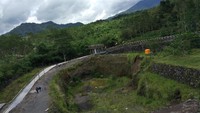Dulunya, pembangunan The Lost World Castle sempat menuai kontroversi. Sebab, dulunya kastel ini sempat dikabarkan tidak memiliki izin. Serta lokasinya dianggap terlalu dekat dengan Gunung Merapi, dan rawan bahaya saat erupsi datang. (Sukma/detikTravel)