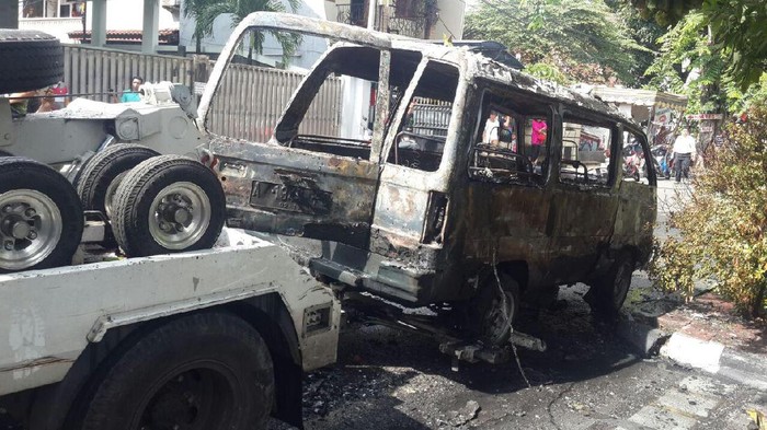 Selain Bakar Mobilnya, Mamat Juga Rusak Mobil Derek Dishub