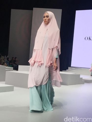 Oki Setiana Dewi Rilis Busana Syar'i yang Terlihat Ramping di Tubuh