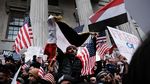 Demo Trump, Warga Yaman di New York Salat Berjamaah