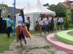 Difabel Melukis untuk Pagelaran Fashion Show