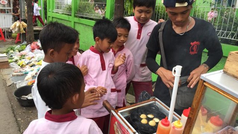 Kenapa si Kecil Jajan Sembarangan Ya 