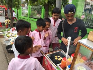 Kenapa si Kecil Jajan Sembarangan Ya?
