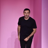 Fashion show Burberry di London Fashion Week kali ini menjadi yang paling ditunggu-tunggu. Pasalnya, ini adalah momen pertama bagi Riccardo Tisci unjuk kebolehan sebagai direktur kreatif baru dari rumah mode Inggris itu setelah 12 tahun bernaung di Givenchy. (Foto: Getty Images)