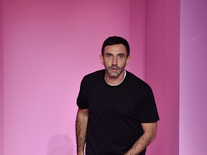 NEW YORK, NY - OCTOBER 27:  Honoree Riccardo Tisci poses with award at 2016 Fashion Group International Night Of Stars Gala at Cipriani Wall Street on October 27, 2016 in New York City.  (Photo by Jamie McCarthy/Getty Images)