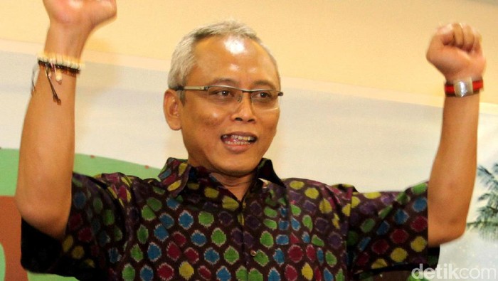 Arif Wibowo adalah politikus Partai Demokrasi Indonesia Perjuangan (PDIP). Dia juga anggota 
anggota Komisi II DPR.