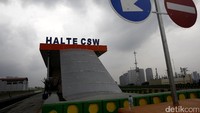 Halte yang terintegrasi dengan MRT ini memiliki ketinggian 23 meter.