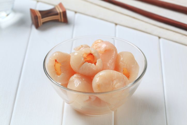 glass bowl of peeled lychee