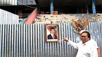 Oesman Sapta Odang sempat melihat pasar yang terbakar dari luar.