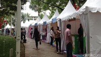 Dalam acara ini, pengunjung dapat menerima informasi secara gratis dengan berkonsultasi di stand-stand yang tersedia. Selain itu, pengunjung juga dapat memeriksa kesehatannya secara gratis seperti tes gula darah dan hepatitis. (Foto: Puti Aini Yasmin/detikHealth)