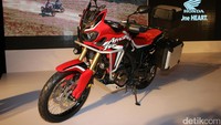 Honda CRF1000L Africa Twin telah diperkenalkan AHM di ajang Indonesia Motorcycle Show (IMOS) 2016, November lalu. Motor ini pun hadir dengan performa unggulan baik untuk jalanan on road maupun offroad.