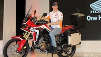 Pebalap Honda Marc Marquez menjajal Africa Twin.