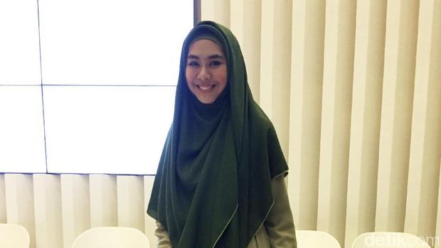 Masih Soal Jupe, Heboh Kabar Oki Setiana Dewi Anti Vaksin