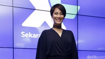 Pose Tara Basro saat diperkenalkan sebagai brand ambassador XL.