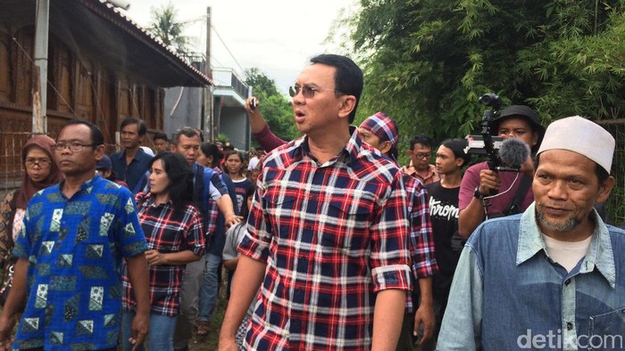 Ahok Dicurhati Warga Soal Limbah yang Dibuang ke Got