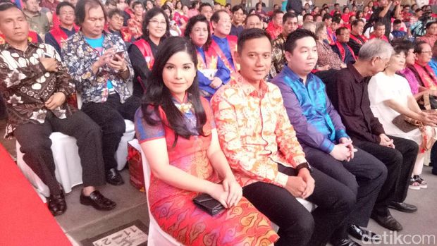  Calon gubernur DKI Jakarta Agus Harimurti Yudhoyono menghadiri perayaan tahun baru Imlek 2568 tingkat nasional, Sabtu (4/2/2017)