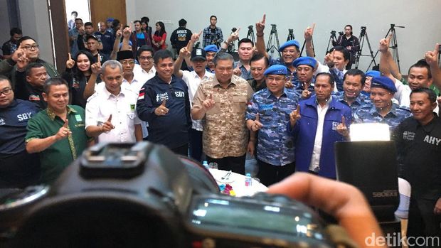 Ketum Partai Demokrat SBY menerima anggota DPRD DKI yang mendukung Agus-Sylviana, Sabtu (4/2/2017)