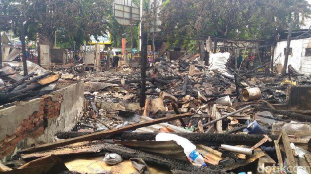 Tunggu Tim Labfor, Pedagang Pasar yang Terbakar Dilarang Masuk