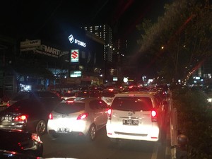 Dampak Pohon Tumbang di UI, Lalin Margonda Depok Macet Total