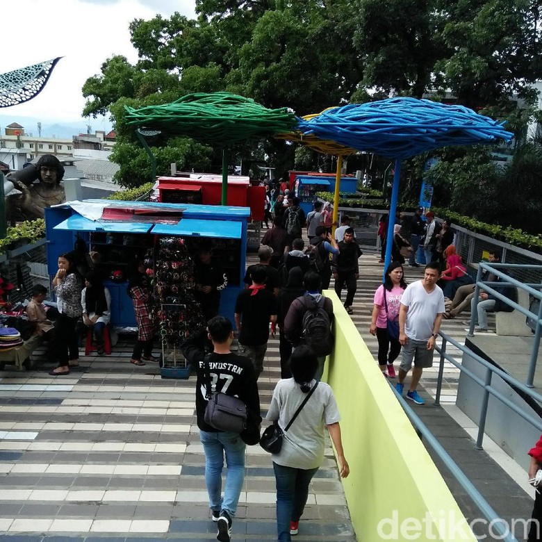 Pemkot Bandung Siapkan Rp 23 M Perpanjang Skywalk Cihampelas Pemkot Bandung Siapkan Rp 23 M Perpanjang Skywalk Cihampelas
