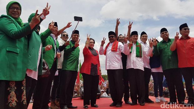  Ketua umum PDI Perjuangan, Megawati Soekarnoputri menghadiri kampanye akbar cagub-cawagub Banten Rano Karno-Embay Mulya Syarif, Sabtu (4/2/2017)