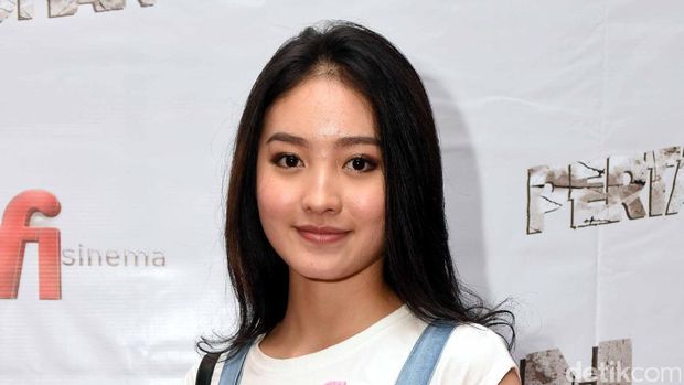 Natasha Wilona belakangan semakin akrab dengan Verrell Bramasta. Keduanya terlihat hadir dalam acara Gala Premier film 'Pertaruhan' yang digelar di XXI Senayan City, Jakarta Selatan, Jumat (3/2/2017) malam.