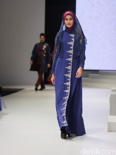 Shafira Padukan Sulam Bukit Tinggi dengan Mewahnya Swarovski di IFW