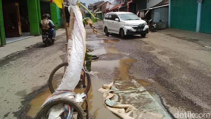 Warga Protes, Jalur Lingkar Selatan Pasuruan Rusak Parah