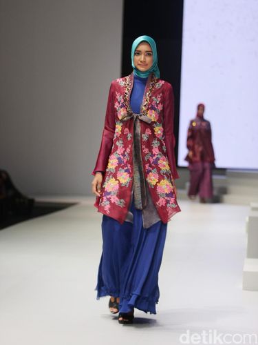 Shafira Padukan Sulam Bukit Tinggi dengan Mewahnya Swarovski di IFW