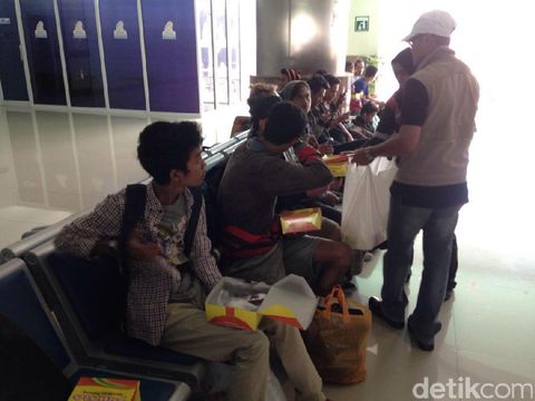  KM Mutiara Akhirnya Bisa Sandar setelah Terombang-ambing 30 Jam