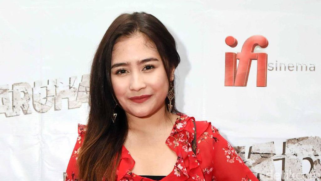Foto Bareng Rassya, Prilly Latuconsina Bantah Bermesraan