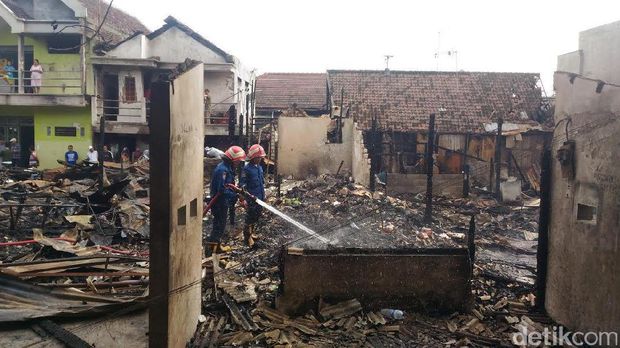 Tunggu Tim Labfor, Pedagang Pasar yang Terbakar Dilarang Masuk