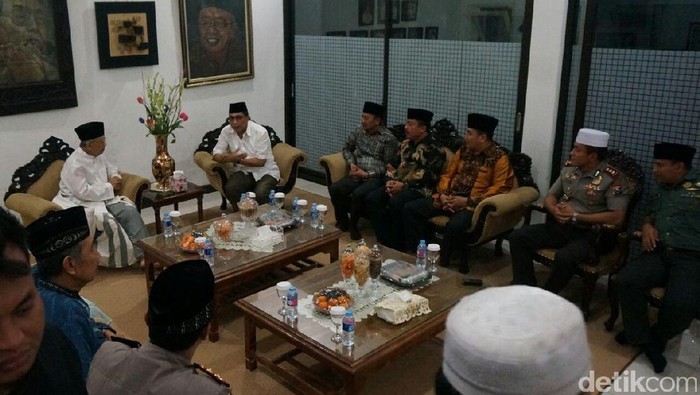Kapolda Jatim Temui Gus Solah, Bahas Isu Demo di Jakarta
