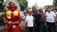Ratusan relawan menghadiri Apel Siaga relawan Kerja untuk pemenangan Basuki-Djarot jelang pelaksanaan Pilkada 15 Februari mendatang.