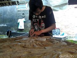 Manfaatkan Limbah, Perajin Asal Blitar Raup Untung Puluhan Juta